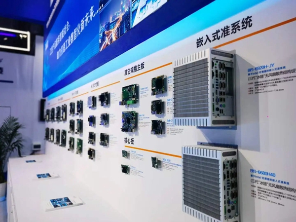 華北工控嵌入式準系統.jpg 華北工控嵌入式準系統.jpg