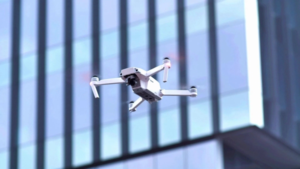 無人機(jī).jpg 無人機(jī).jpg