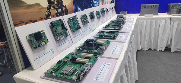 華北工控現(xiàn)場(chǎng)展出了國(guó)產(chǎn)化替代產(chǎn)品方案 華北工控現(xiàn)場(chǎng)展出了國(guó)產(chǎn)化替代產(chǎn)品方案